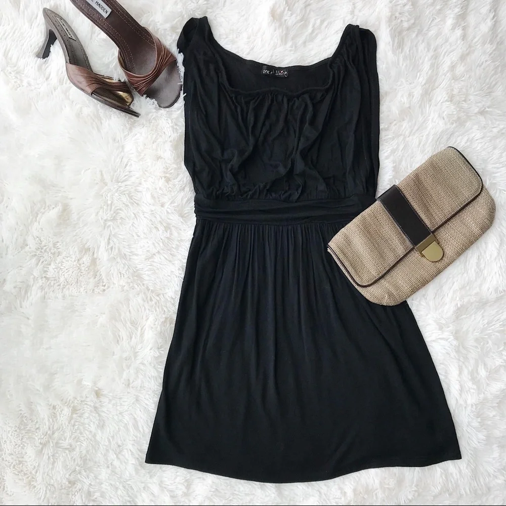 Black sleeveless tank dress scoopneck bloused bodice fitted wide waistband Sz S